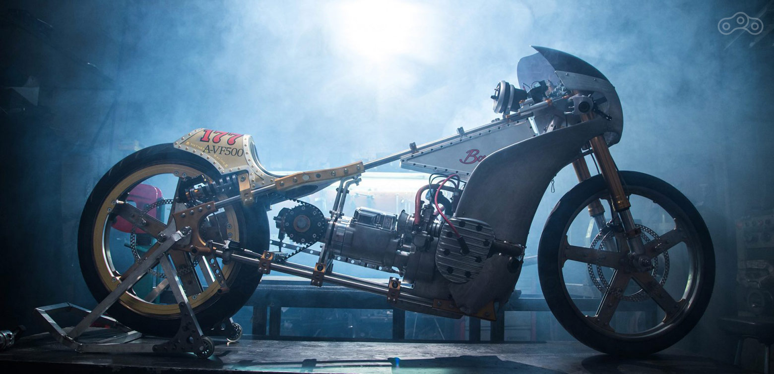 Российский мотоцикл Bonny созданный для гонок на озере Бонневиль.