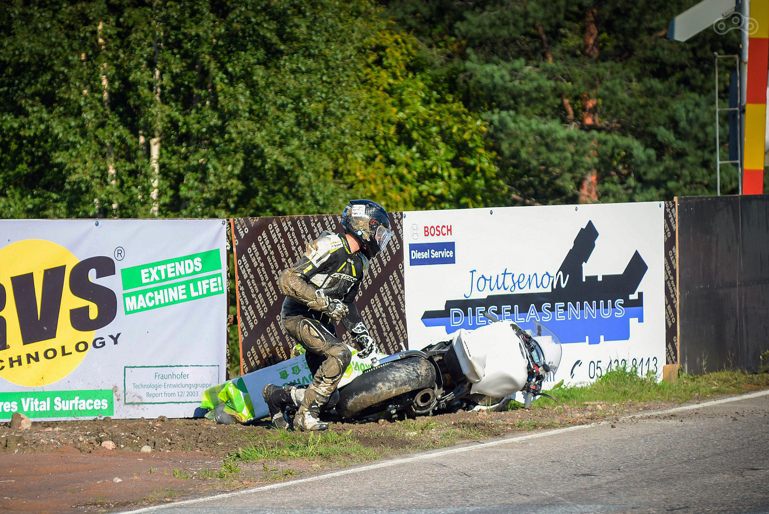 Падения на дорожных гонках в Иматра.