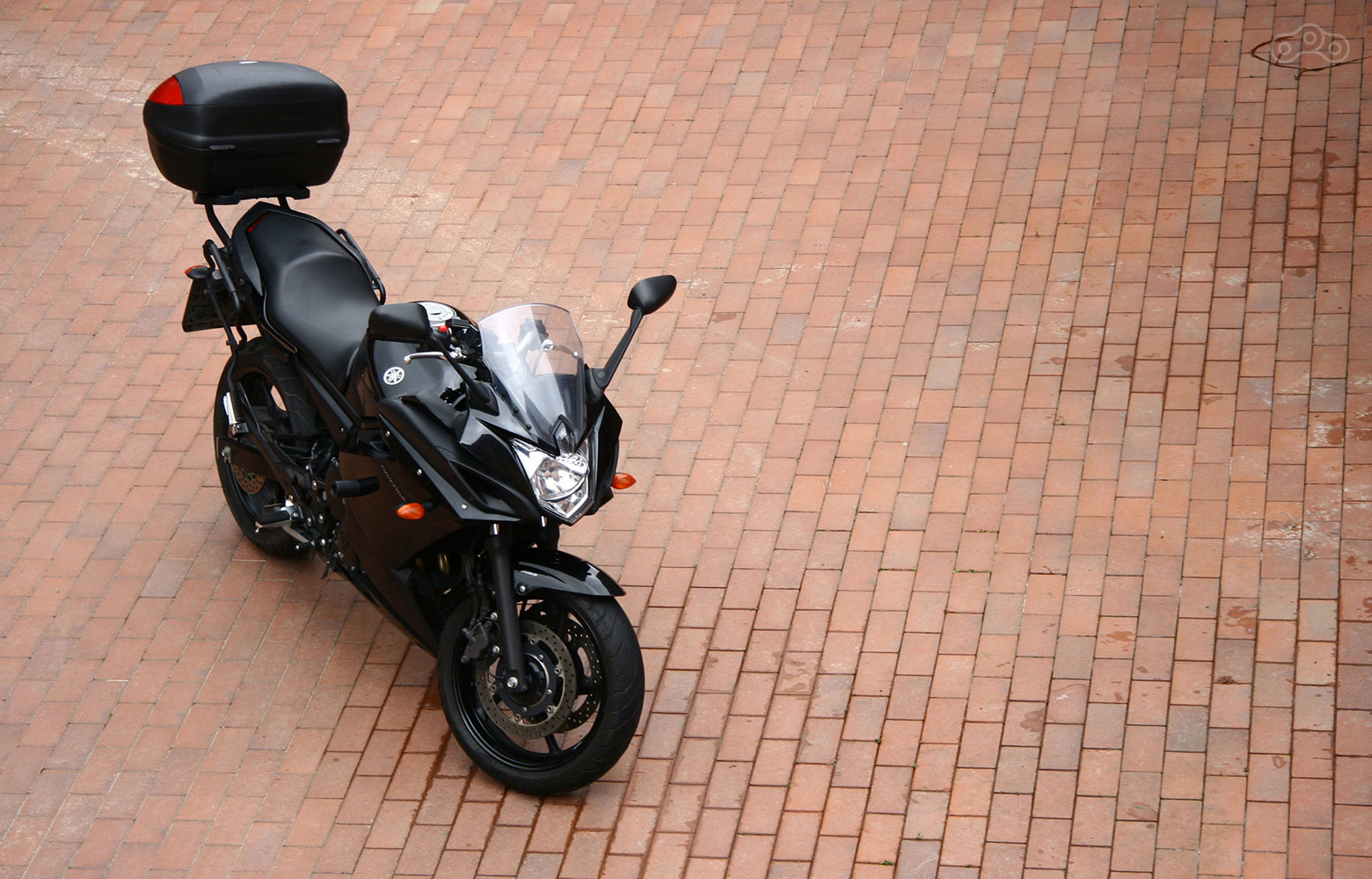 В целом Диверсия это универсальный дорожный байк, больше располагающий к размеренному передвижению, хотя при желании его без проблем можно поставить на заднее колесо.