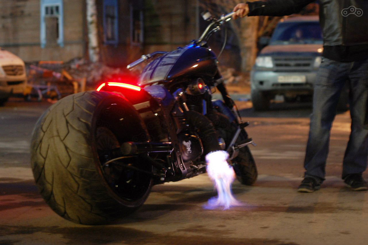 Запрет громкого выхлопа в России: штраф за прямотоки в 2016 году 10 000 рублей.