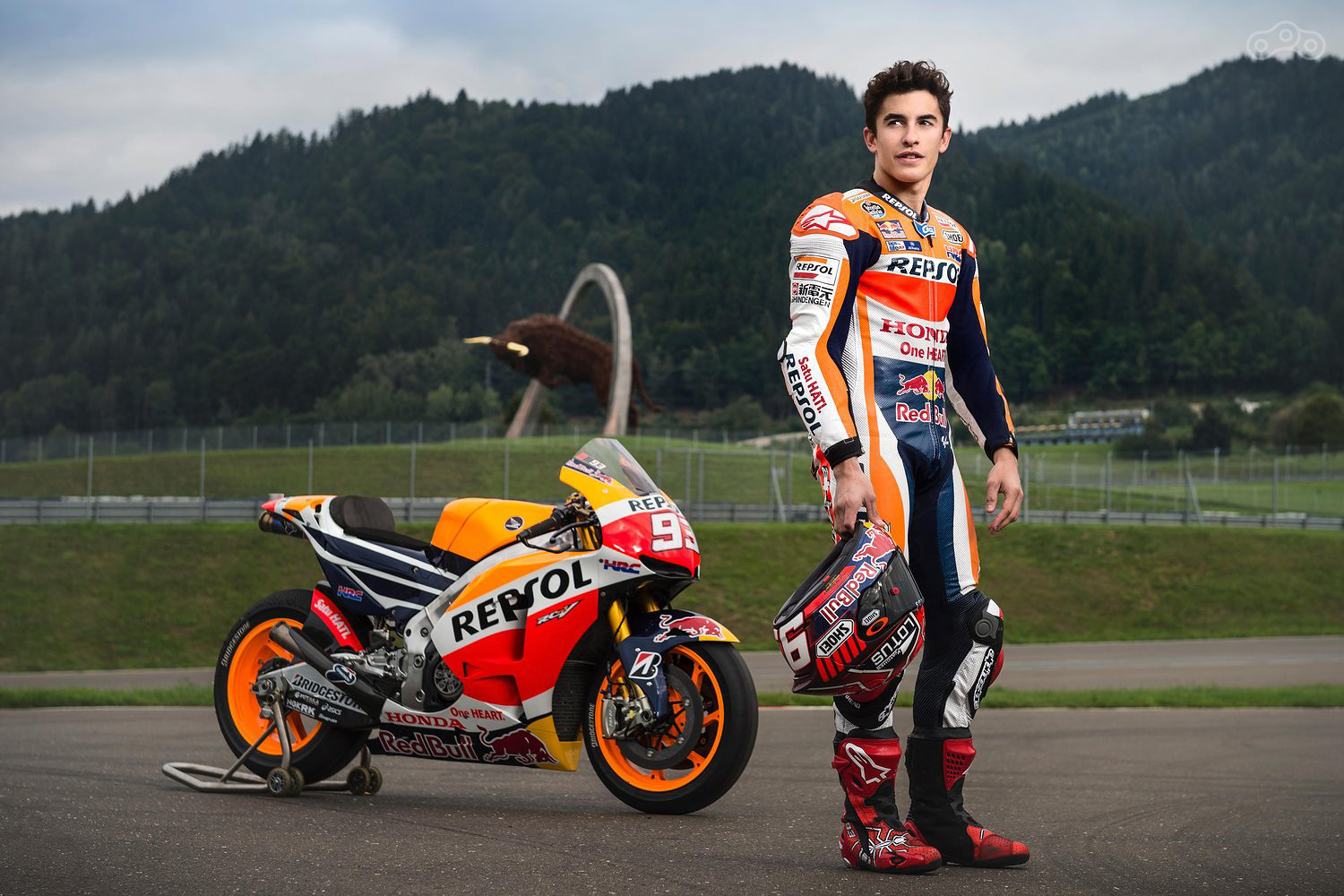 Марк Маркес Алента (Marc Márquez Alentà) – знаменитый мотогонщик класса королевских гонок MotoGP