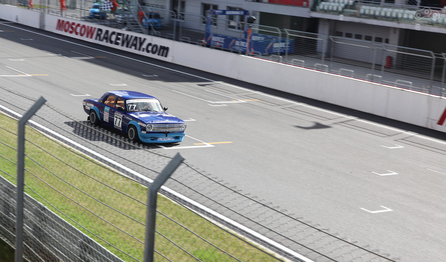 Классический гоночный болид (Волга) на соревнованиях Moscow Classic Grand Prix 12 июня 2016 года