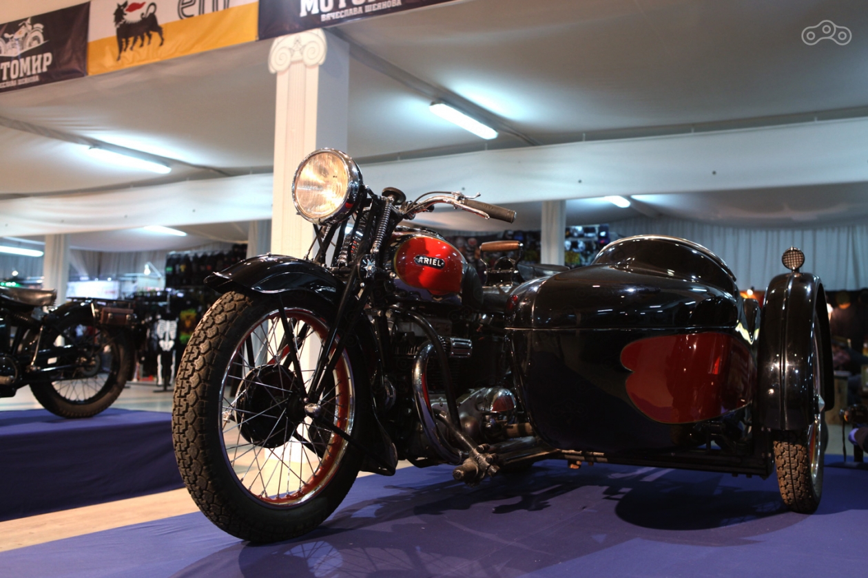 Ретро-мотоцикл Ariel Square Four из коллекции Вячеслава Шеянова