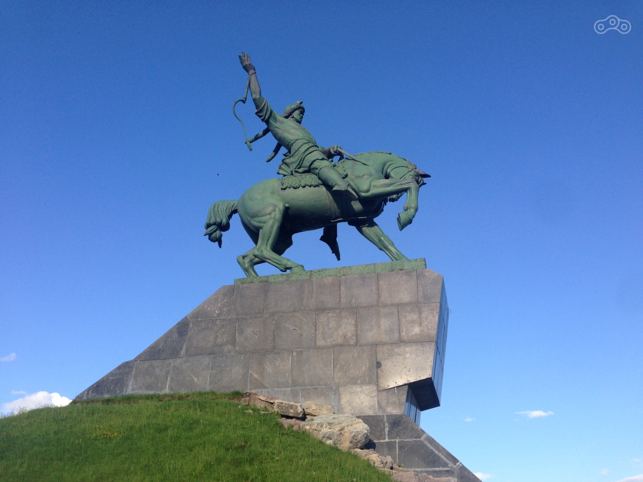 Традиционный открыточный вид на памятник Салавату Юлаеву – центральной достопримечательности Уфы