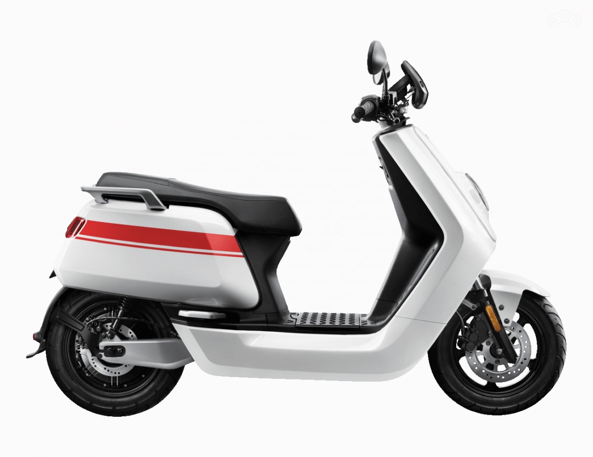 GT версия доступа в черном и белом вариантах, но с неизменной "гоночной" полосой.