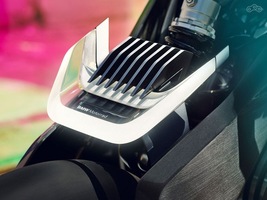 U-образная фара с радиатором охлаждения