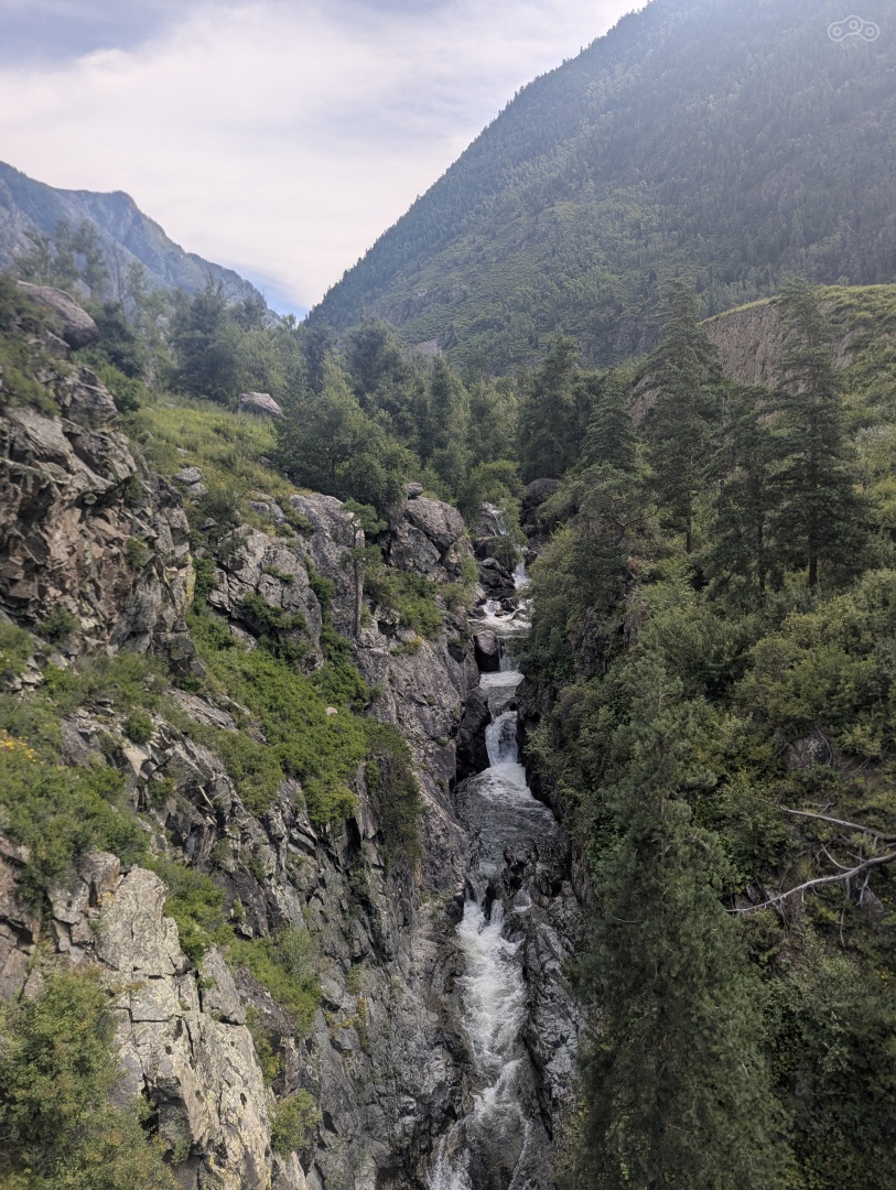 Первый водопад по пути