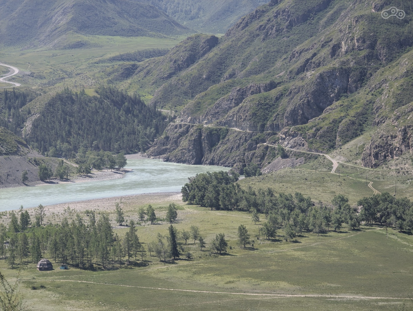 И дорожка к низу и пляжу