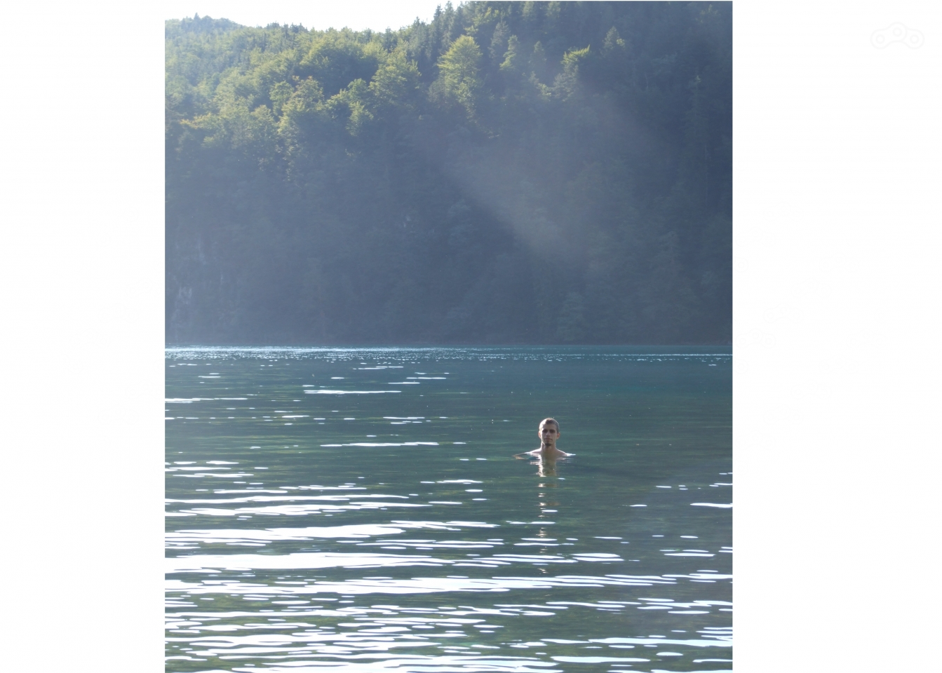 Вода была кристально-прозрачной и довольно теплой