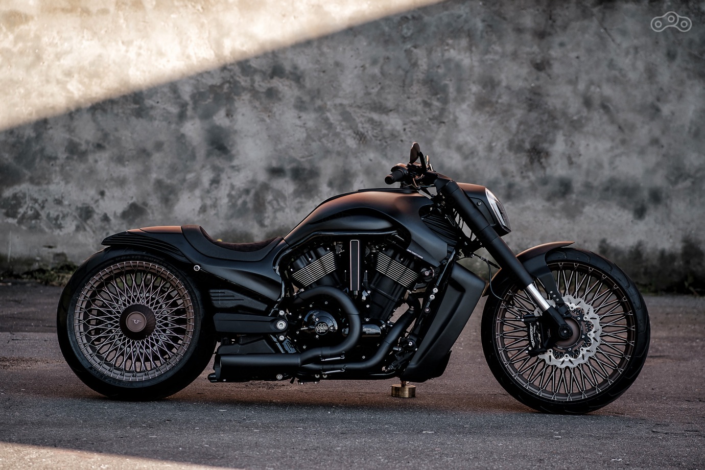 Custom на базе Harley-Davidson V-Rod от Box39