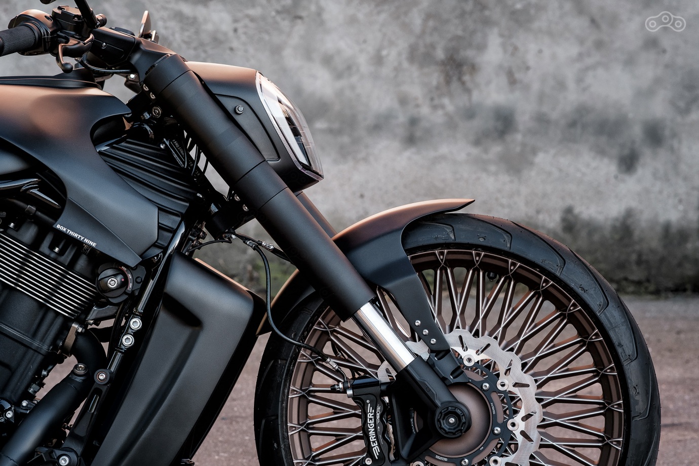 Custom на базе Harley-Davidson V-Rod от Box39