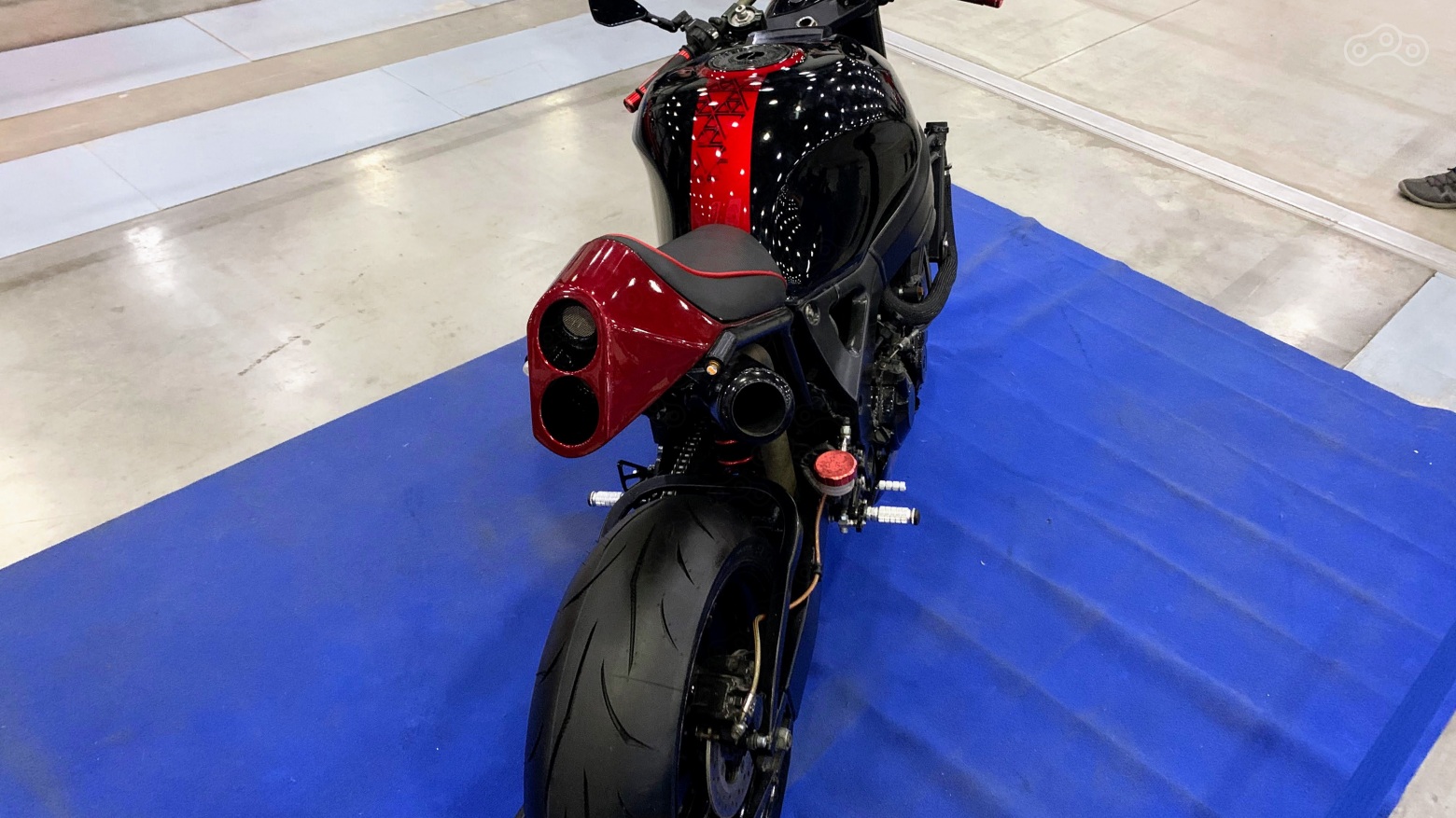 4. В деталях конечно такие киношные экземпляры смотрятся не очень...