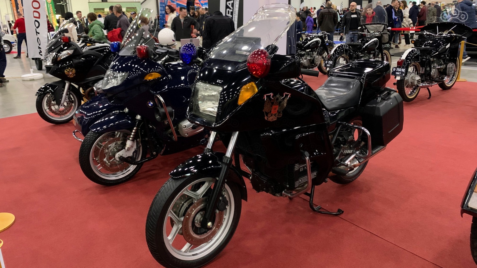 7. Линейка президентского эскорта BMW.