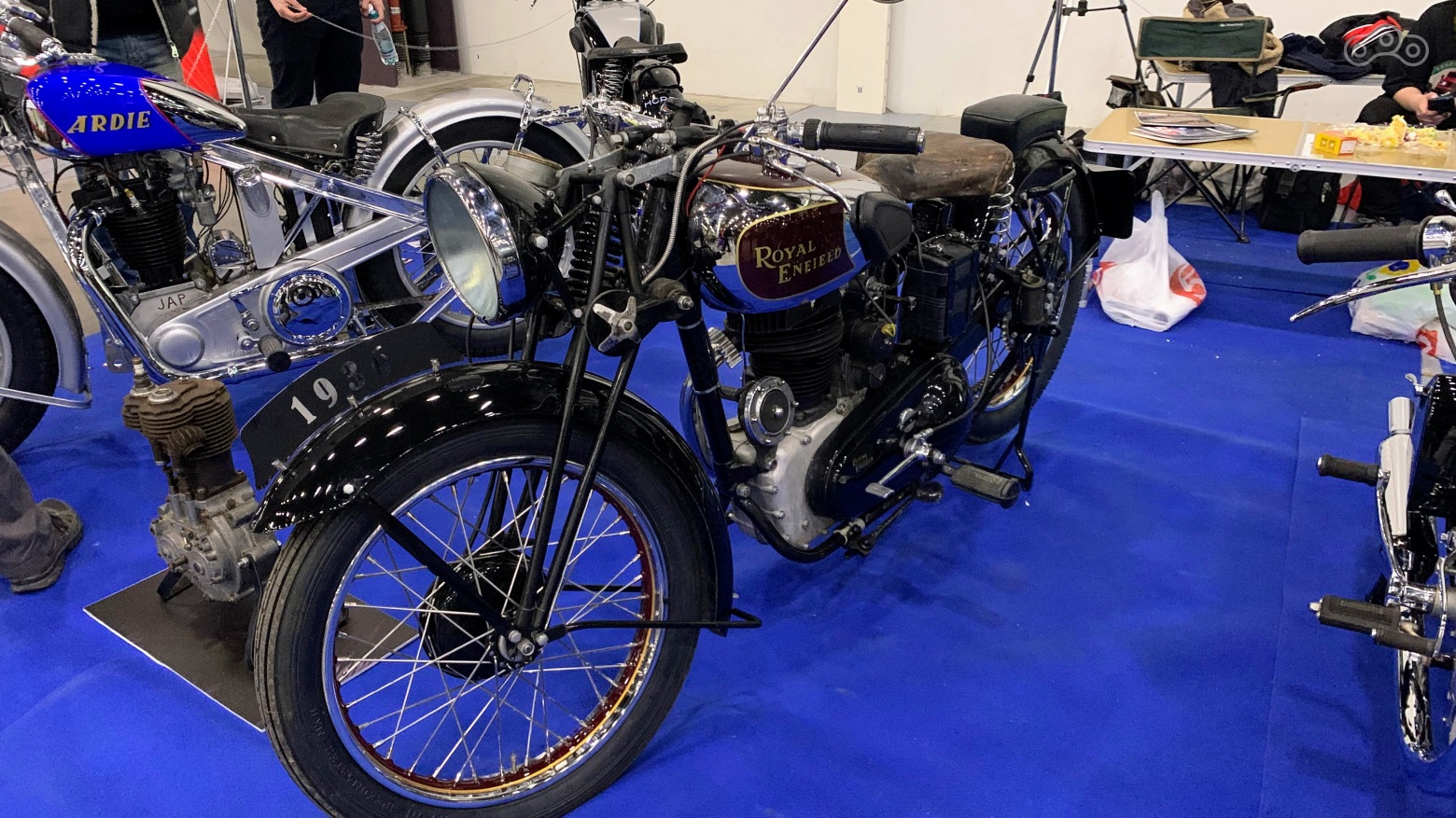 23. Ещё не индийский Royal Enfield