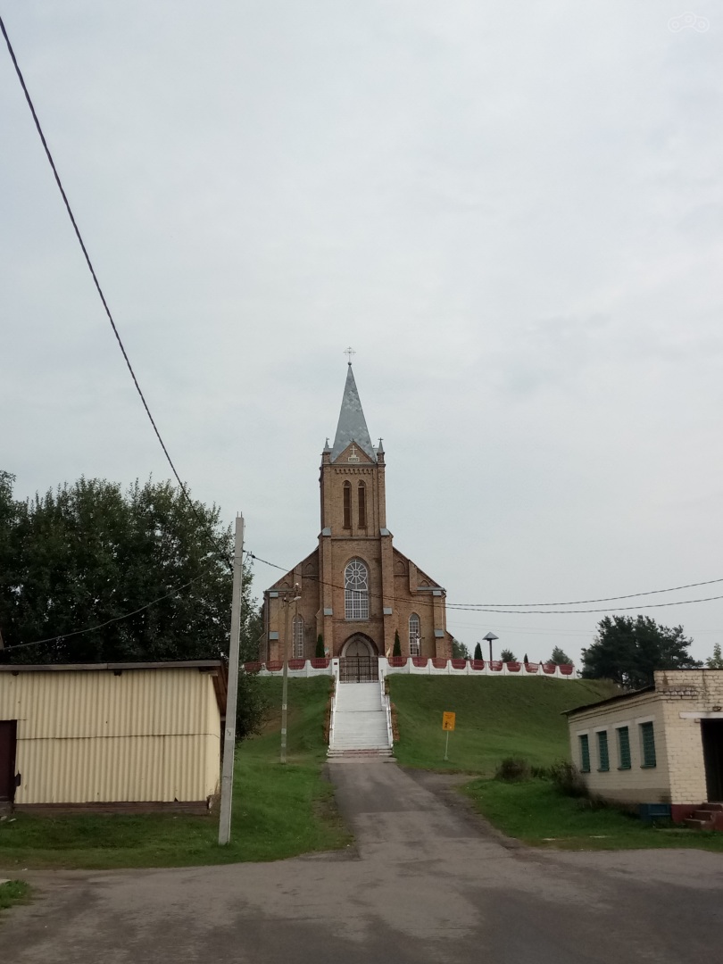 Посёлок Красное, церковь Вознесения Девы Марии