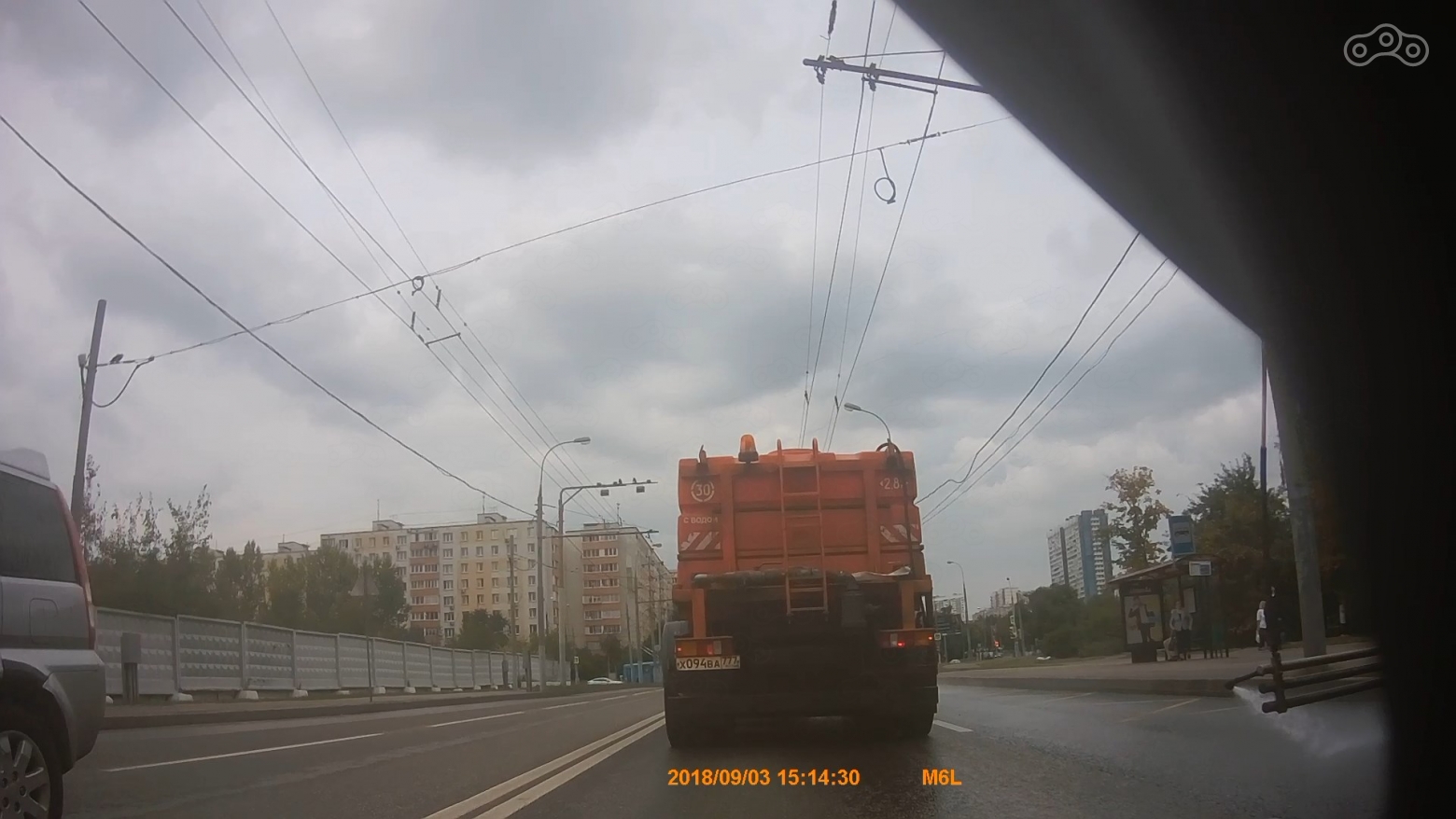 День, медленно едем, перед