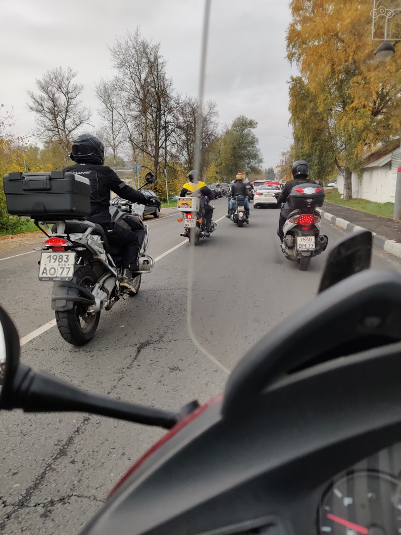 Где-то в дороге, фото Hands Free, телефон на штативе