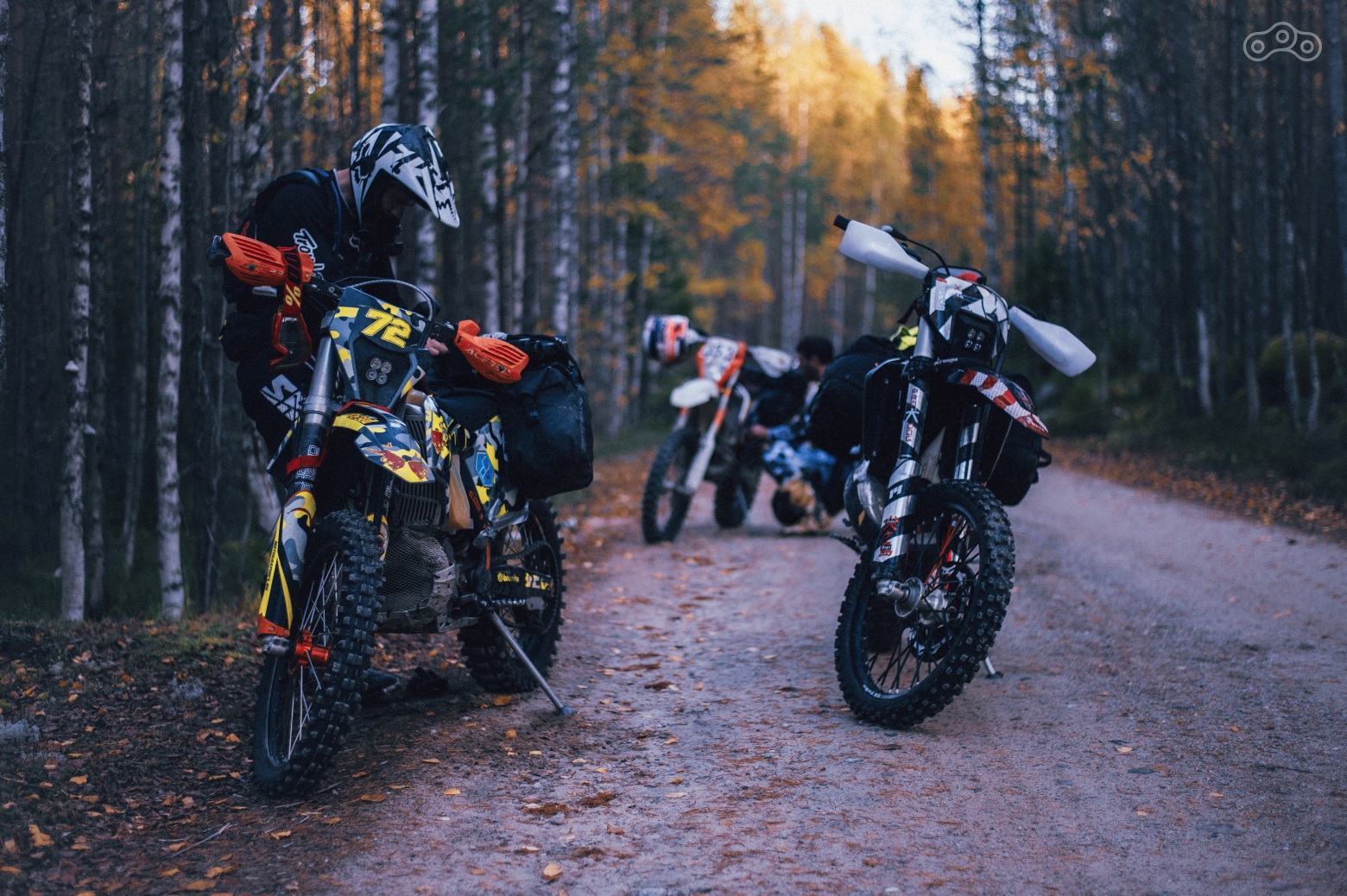 До горы — горошая грунтовка с несколькими сложностями.