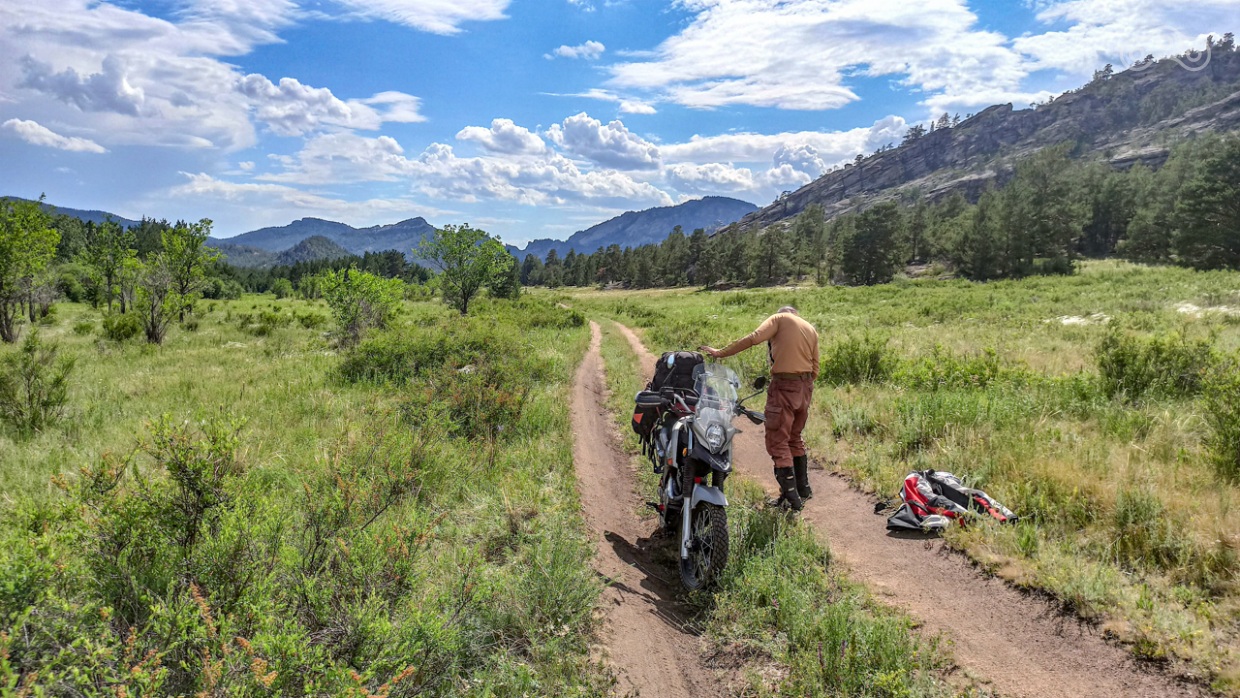 Товарищ упал на песке