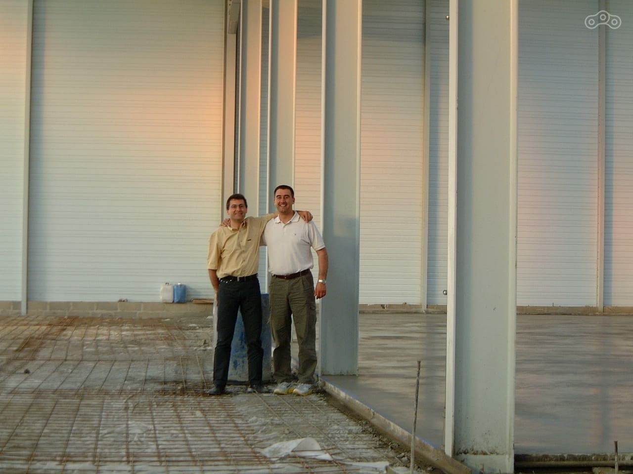 Довольные пацаны, фабрику открыли=) Андре Кудино и Марк Тессье в Ниме. 2002г