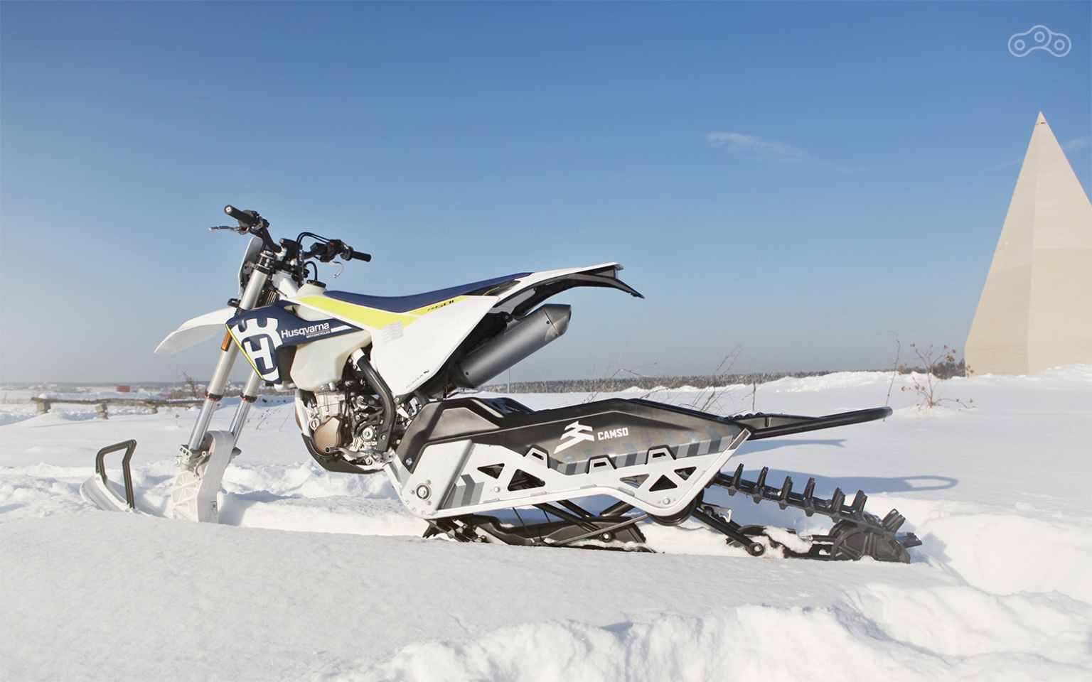Лучший аппарат для фрирайда нужно еще поискать, кажется, Husqvarna Snowbike это лучшее, что я делал в жизни одетым.