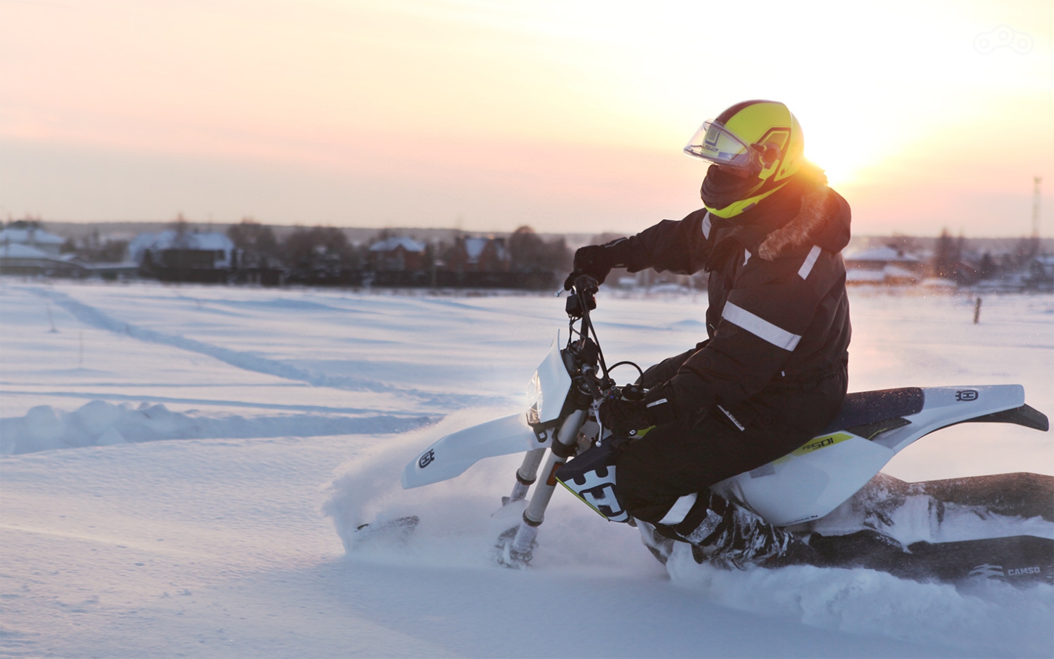 В поворот снегоцикл Husqvarna укладывается силой мысли