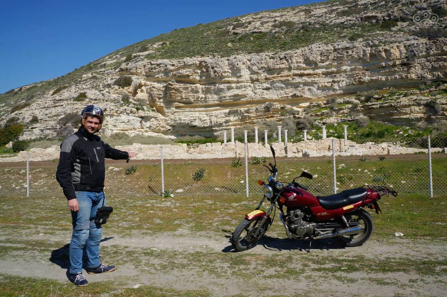 И снова руины, на этот раз храм.