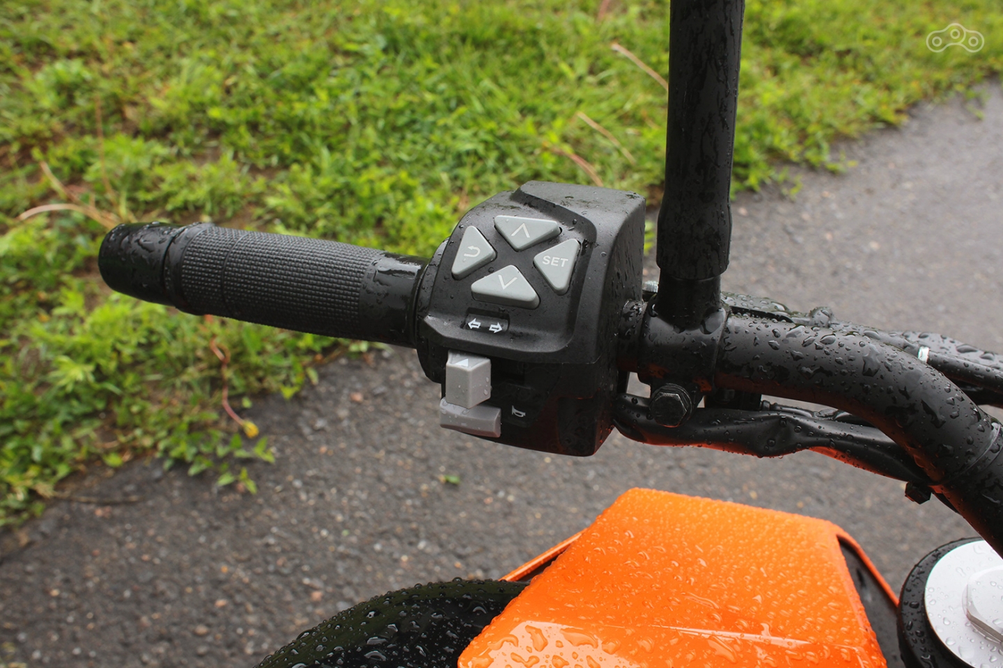 Органы управления «Дюка» 2017 года унифицированы со старшими моделями KTM