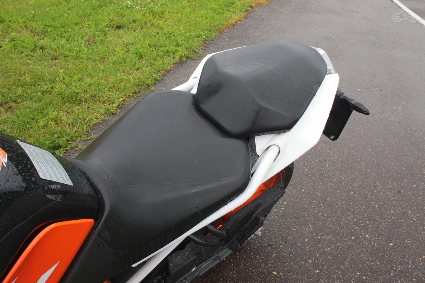 Несмотря на то, что высота по седлу выросла на 10 мм, посадка райдера осталась практически без изменений