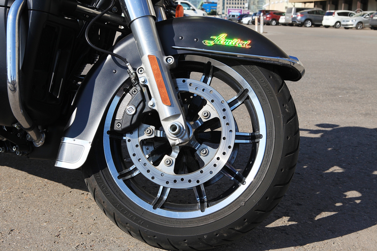 Для сохранения аутентичного облика, датчики ABS спрятали в ступицу