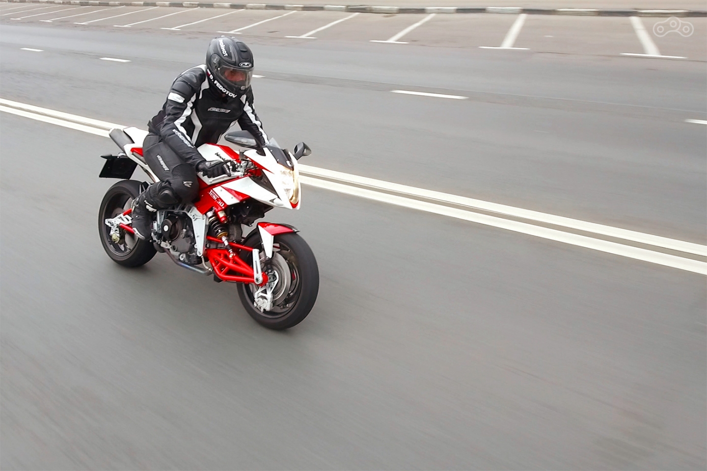 Динамика – отличная, но до современных рядных литров ей далеко