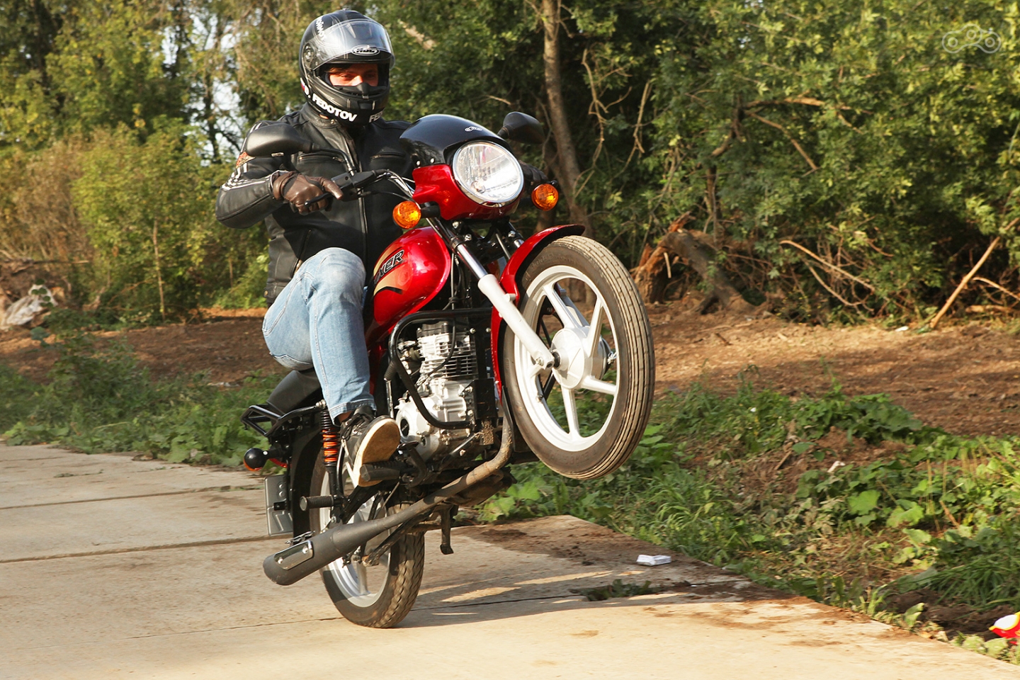 Разумеется, мотоцикл за 70 000 не может претендовать на выдающиеся динамические характеристики