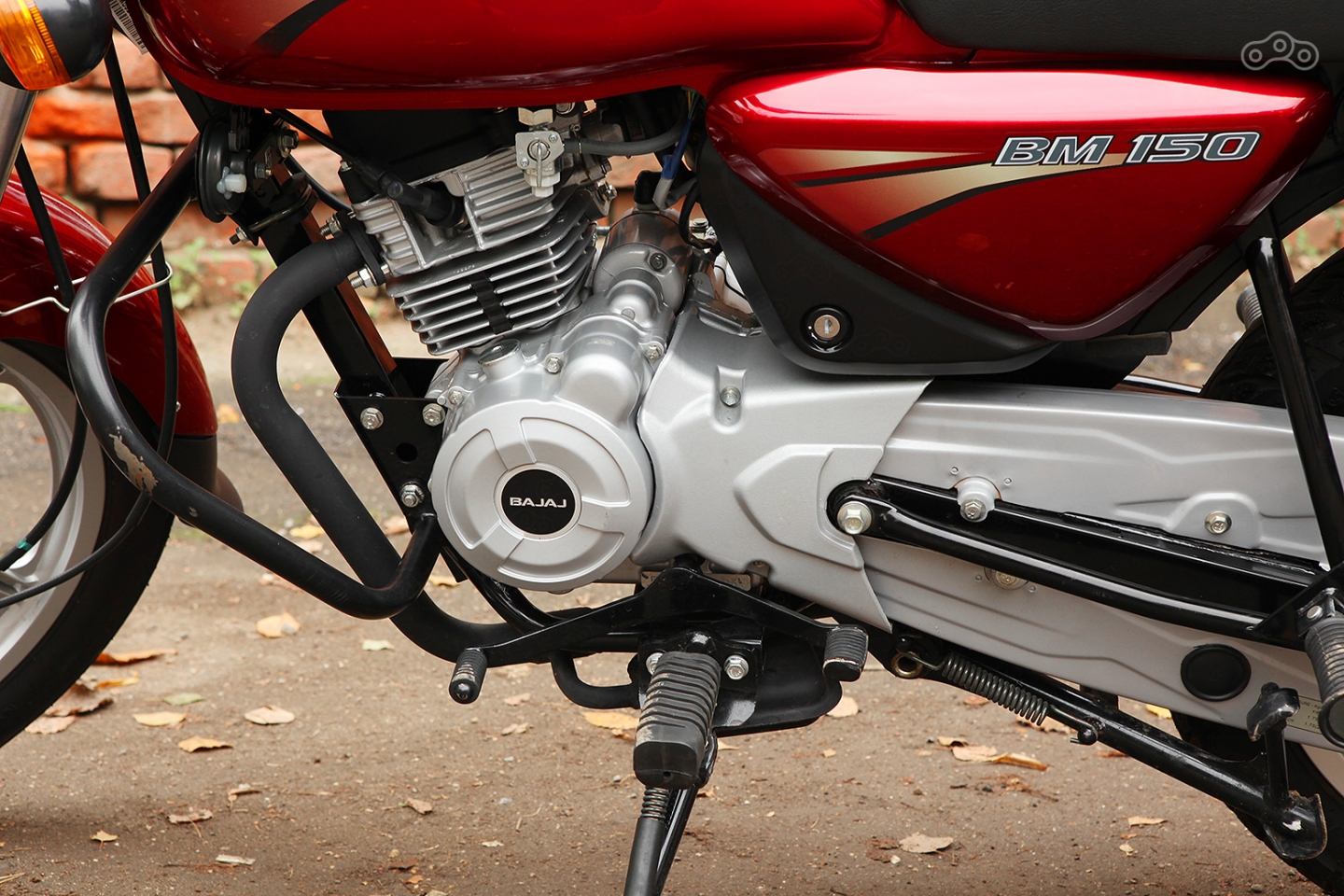 Внушительный защитный кожух избавит от необходимости регулярного обслуживания цепи