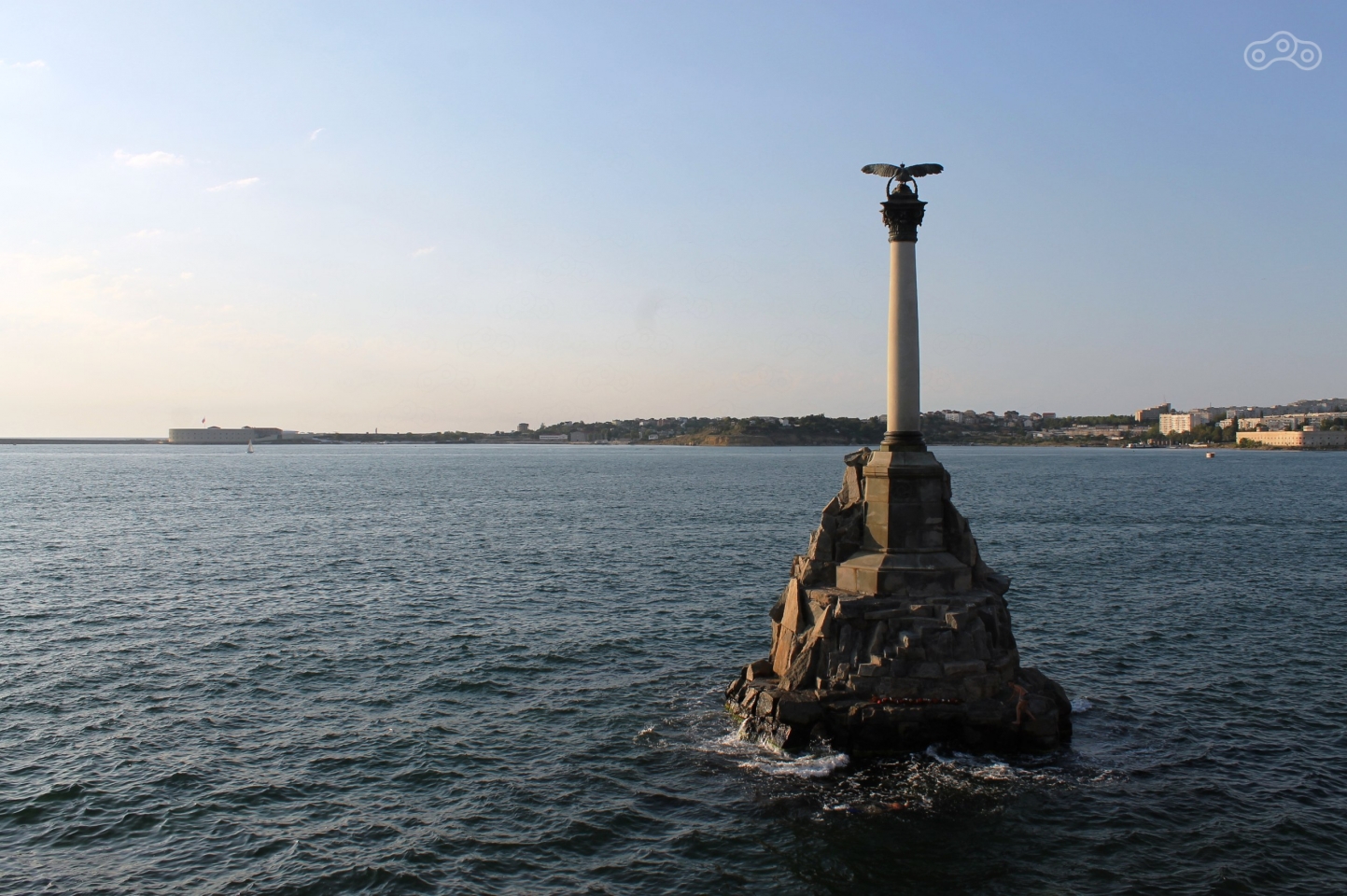 Памятник затопленным кораблям