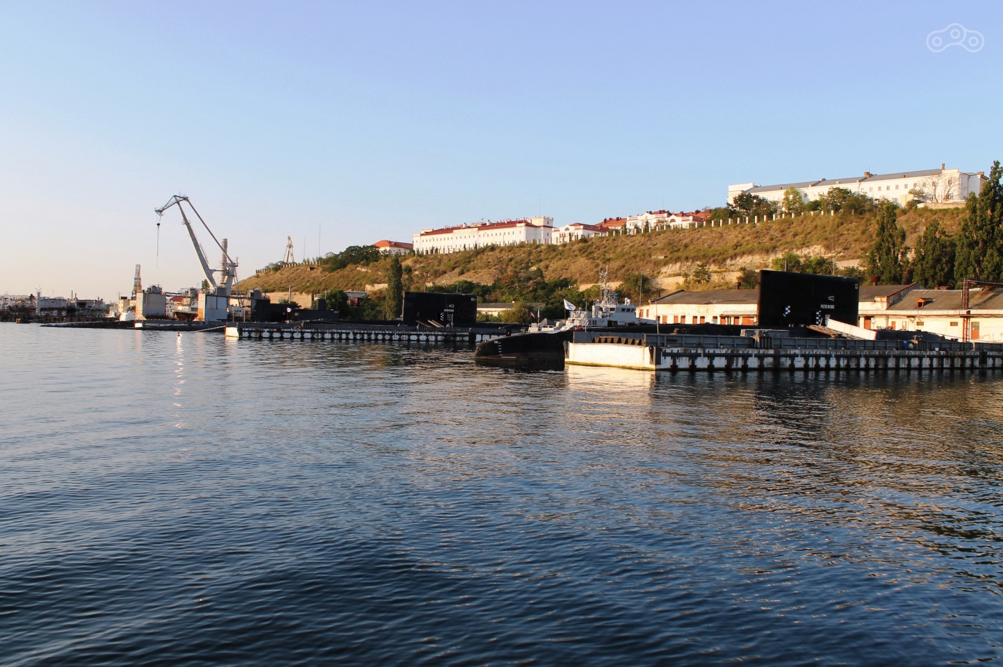 Подводные лодки в Южной бухте