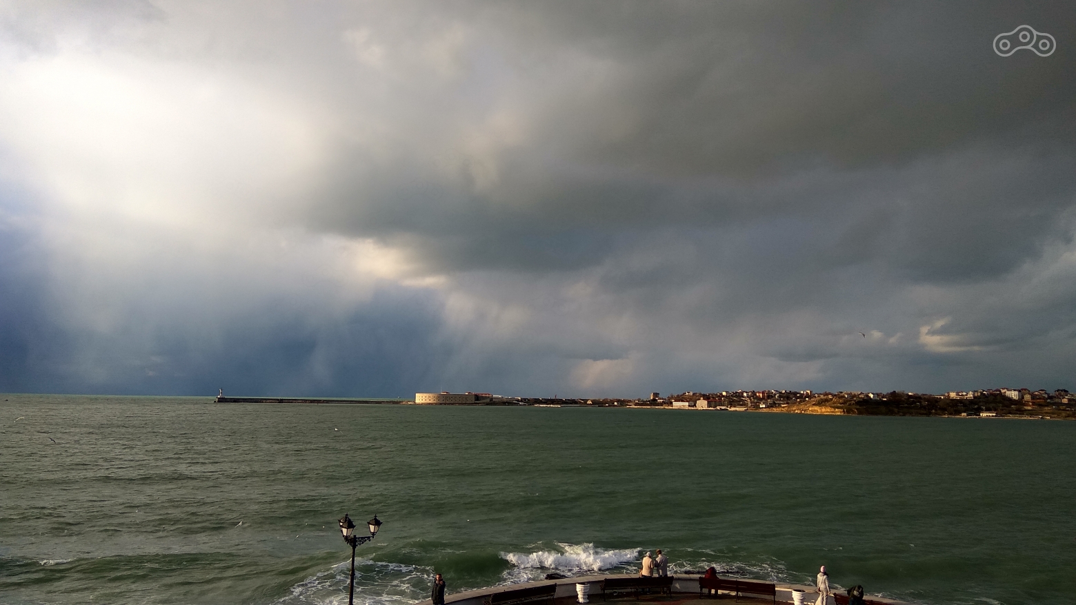 Вход в Севастопольскую бухту (вид из города). Севастополь