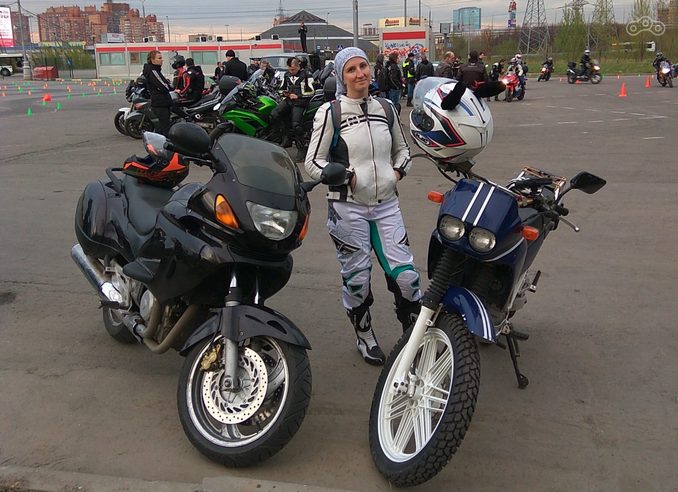 Ждем своей очереди на джимхане. Ленинградское шоссе, Москва