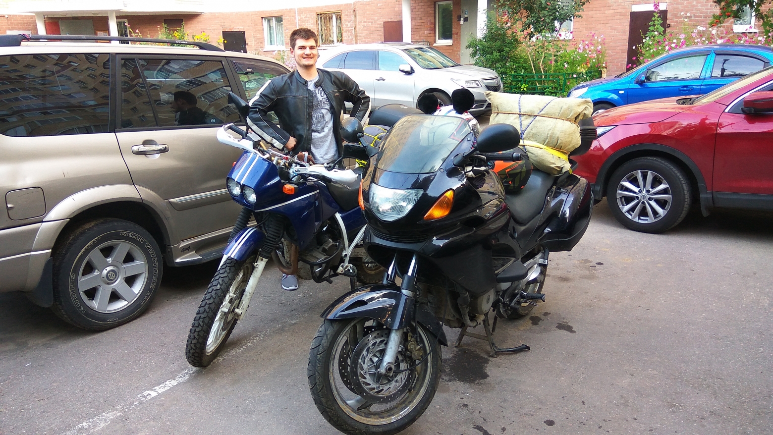 Последние приготовления. Около дома, Зеленоград