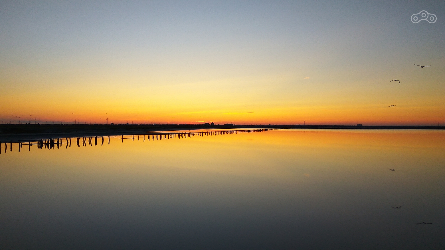 Озеро Сасык в лучах закатного солнца. Евпатория, Крым