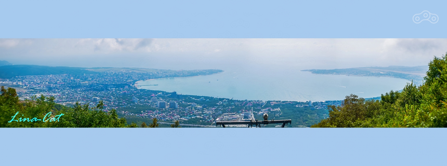 Вид на Геленджик из Сафари-парка. Панорама.