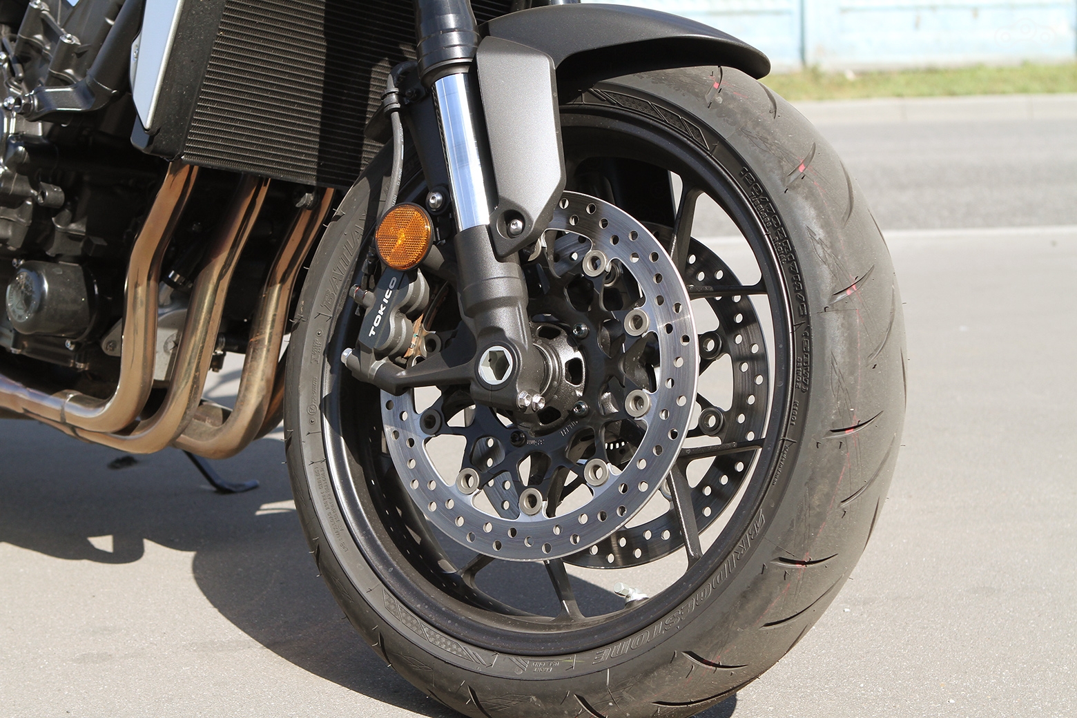 Тормоза хороши, достаточно и обратной связи и линейности характеристик, улучшать их не хочется