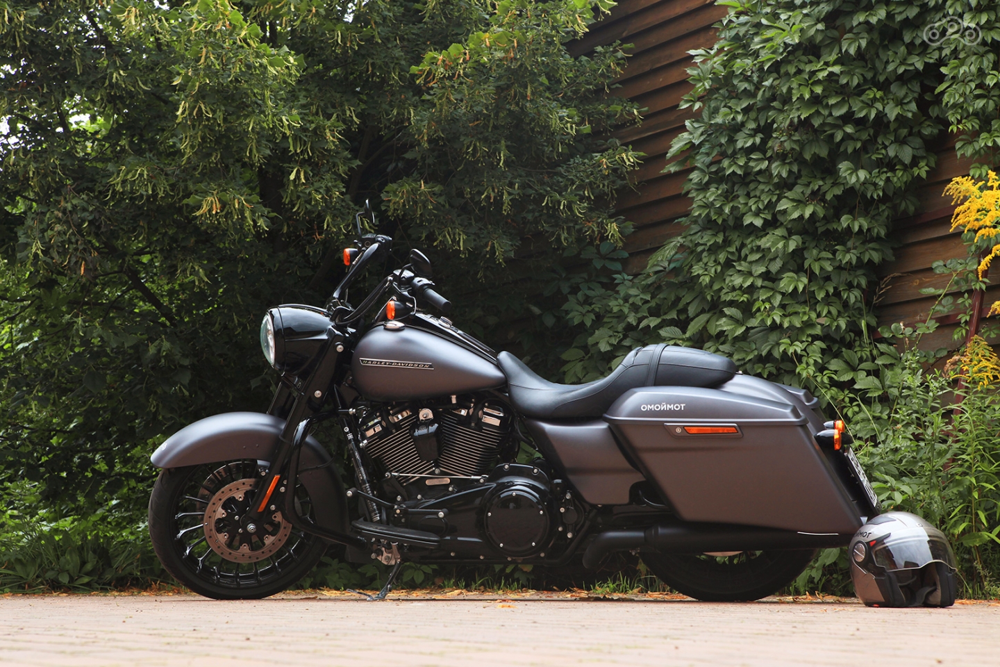 Матовая окраска и девятнадцатое переднее колесо – главные особенности версии Special