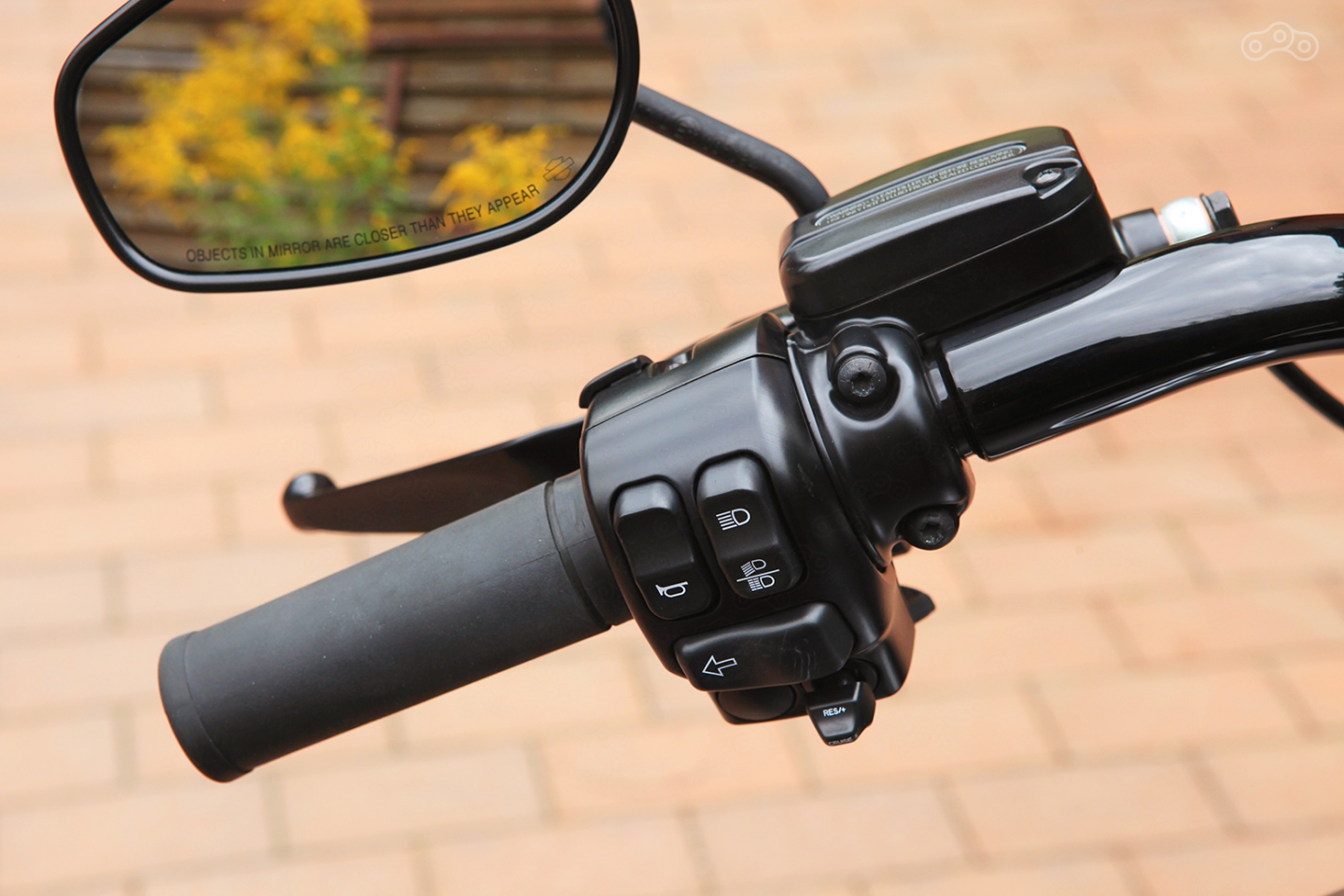 При желании, ручки можно дополнить актуальным для наших широт подогревом