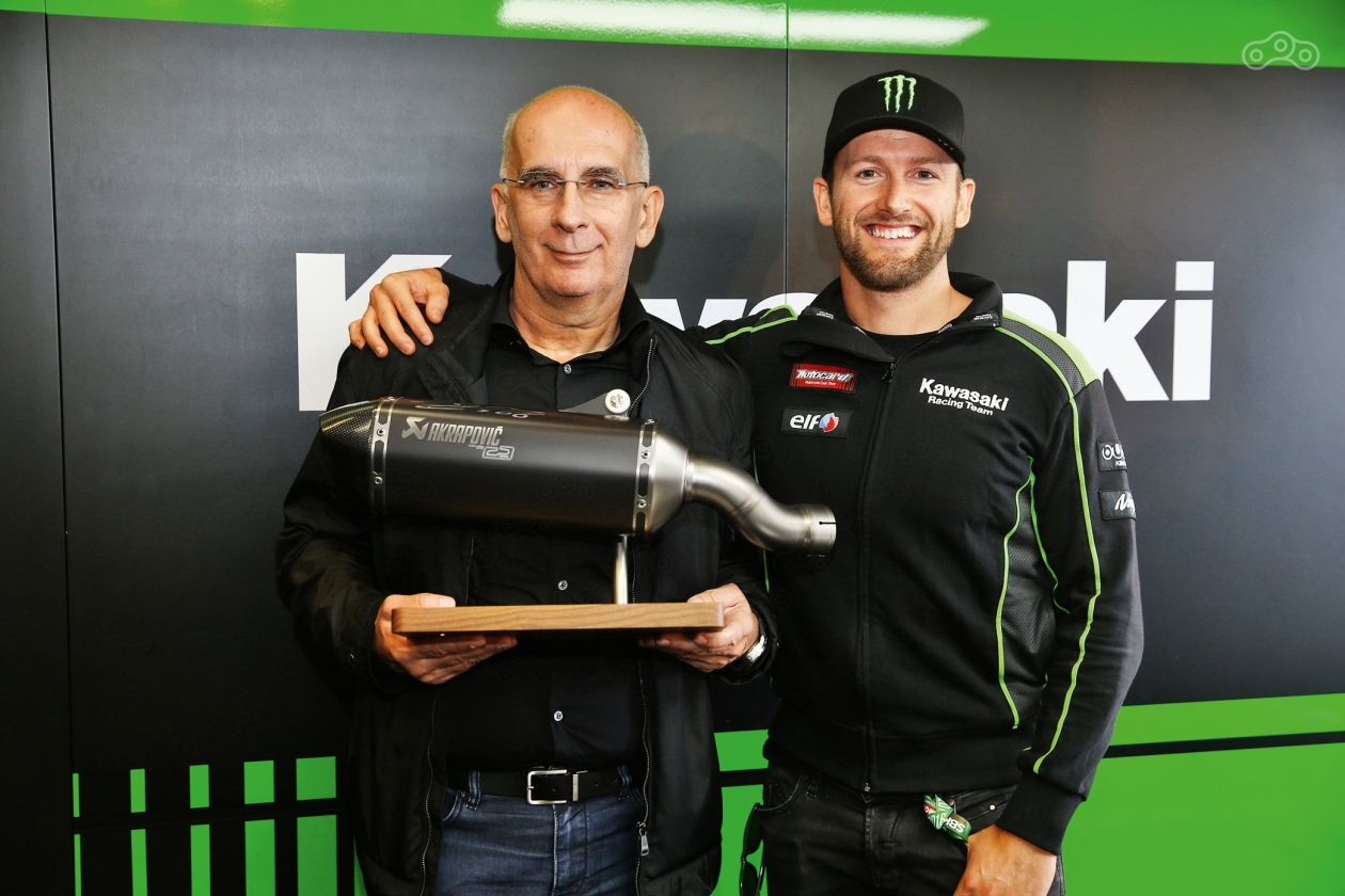 Основатель компании Akrapovič Игорь Акрапович и бывший чемпион мира Том Сайкс.