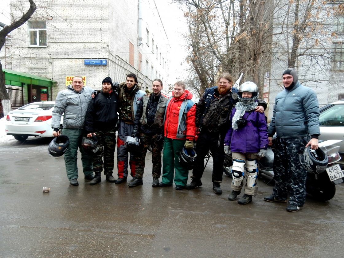 Двух часов, отпущенных организаторами на сбор участников, вполне достаточно, что бы встретить друзей, многих из которых не видел с осени.