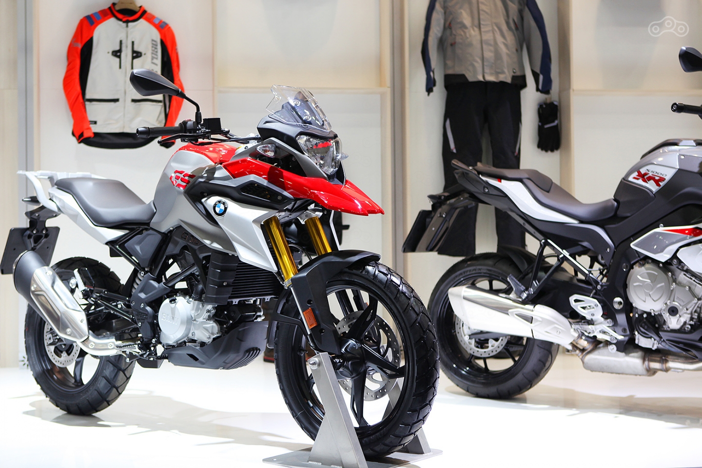 Не обошлось и без нового кроссовера BMW G310GS, который обещали привезти ещё прошлой осенью