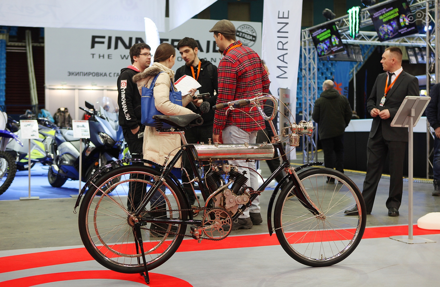 Редчайший экземпляр – мотоцикл Дукс, можно найти на стенде Департамента транспорта