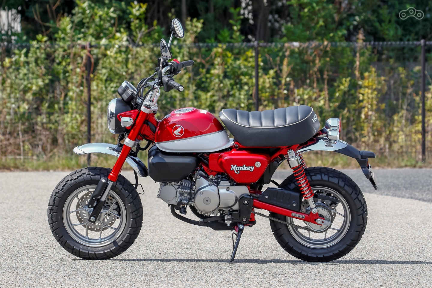 Как и его предшественник Honda Monkey 125 создан одноместным