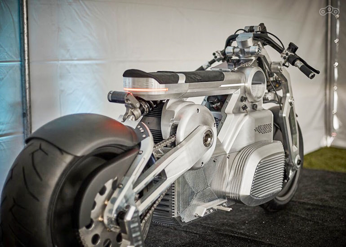 Вероятнее всего двухместное сидение Сurtiss Zeus будет пересмотрено, в противном случае владельцам этого байка придётся не сладко