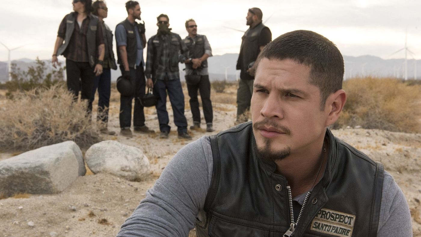 Джей Ди Пардо в роли Эз Рейса